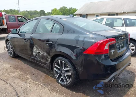 2018 Volvo S60 T5 Dynamic z USA, uszkodzony, nr VIN YV126MFL4J2458009